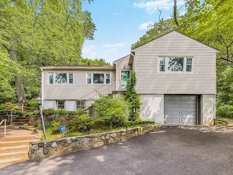 6 Westminster Dr, Yonkers, NY 10710