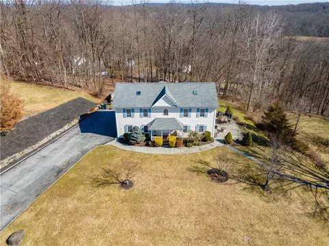 1 Marino Dr, Wallkill, NY 12589