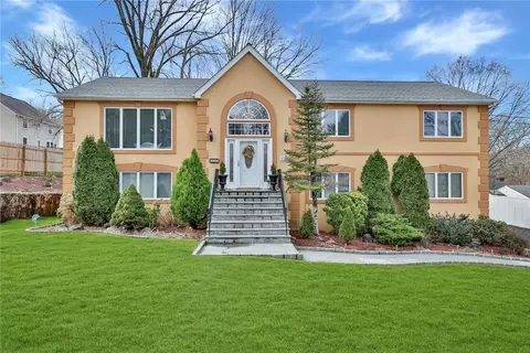 62 Lincoln Pl, Mount Pleasant, NY 10594