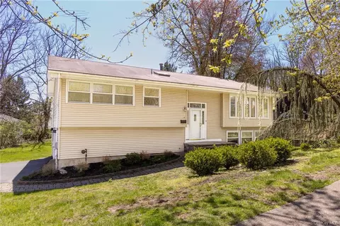 15 Gregg Ct, Orangetown, NY 10983