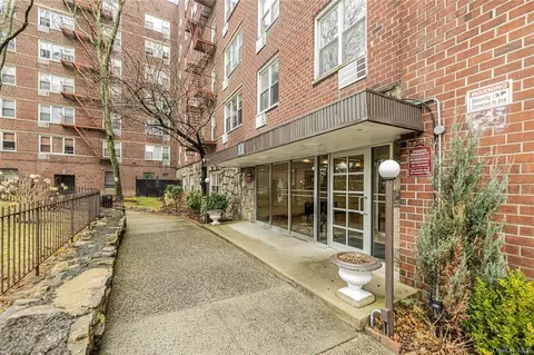 101 Highland Ave #1F, Yonkers, NY 10705