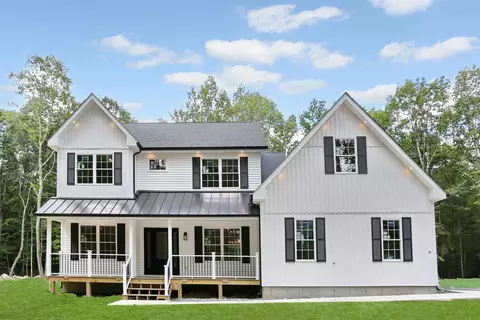 28 Forest Hills Ln, Mount Hope, NY 10963