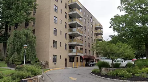 25 Stewart Pl #316, Mount Kisco, NY 10549