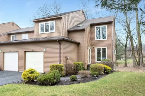 221 Tree Top Ln, Yorktown, NY 10598