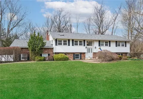 17 Hidden Valley Dr, Ramapo, NY 10901
