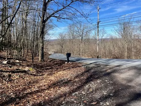 2235 Greenville Turnpike Greenville Tpke, Greenville, NY 11729