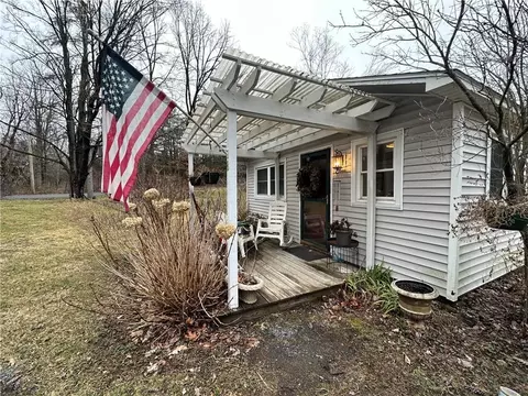 18 Baxter Rd, Livingston, NY 12523