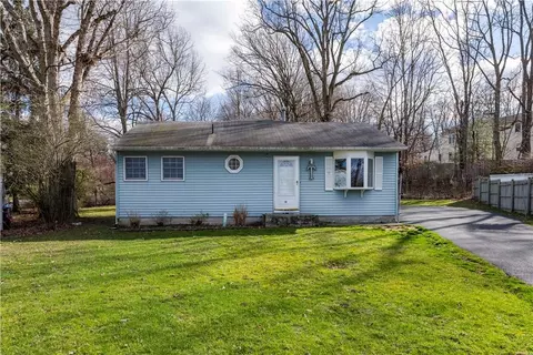 15 Perry Rd, Cornwall, NY 12518