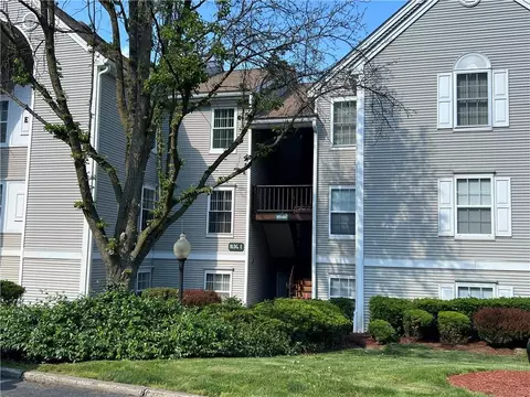 1059 Washington Grn, New Windsor, NY 12553