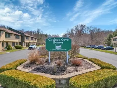302 S Chelsea Cv S, Beekman, NY 12533
