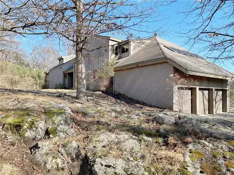 16 Prickly Pear Hill Rd, Cortlandt, NY 10520