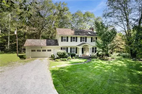 28 Contour Ln, Salt Point, NY 12578