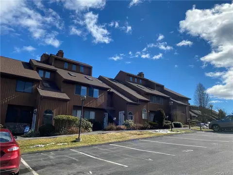 163 Swan Ln, Poughkeepsie, NY 12603