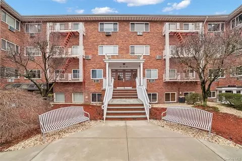 838 Pelhamdale Ave #2S, New Rochelle, NY 10801