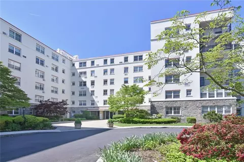 2 Stoneleigh Plz #1R, Bronxville, NY 10708