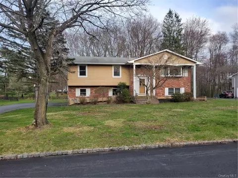 11 Westgate Blvd, Clarkstown, NY 10956