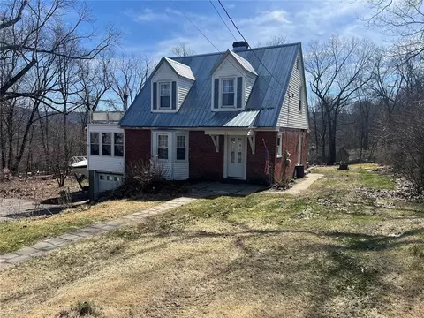 24 Ardmore St, New Windsor, NY 12553
