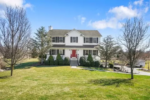 12 Heather Ct, Wallkill, NY 10941
