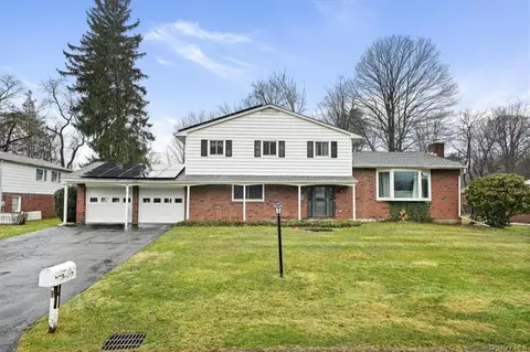 6 Herbert Hoover Dr, New Windsor, NY 12553