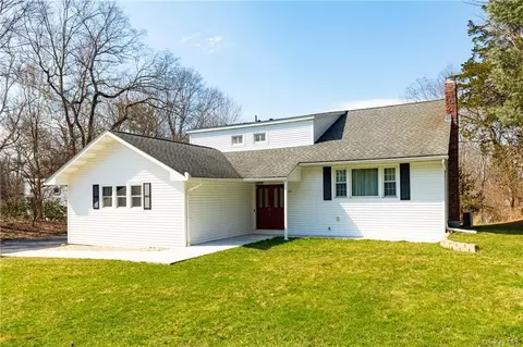 23 Brookland Farms Rd, Poughkeepsie, NY 12601