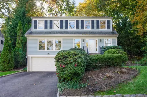 28 Pine Brook Dr, Larchmont, NY 10538