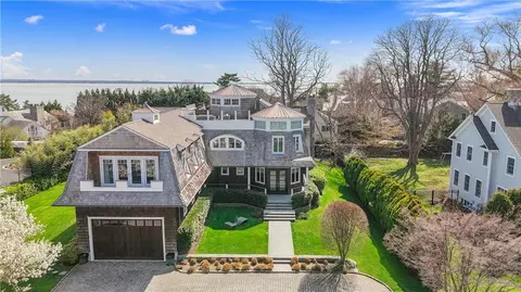 1055 Seven Oaks Ln, Mamaroneck, NY 10543