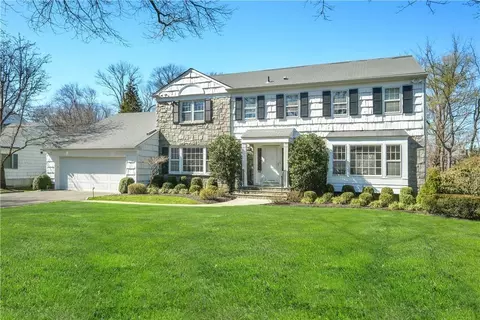 11 Cayuga Rd, Scarsdale, NY 10583