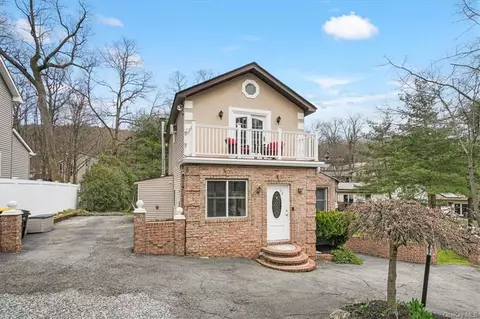 32 Bluff Ave, Greenwood Lake, NY 10925