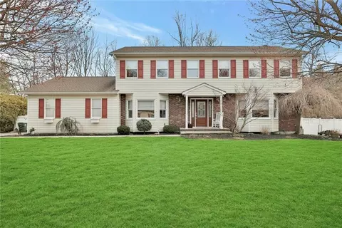 10 Dunnigan Dr, Mount Ivy, NY 10923