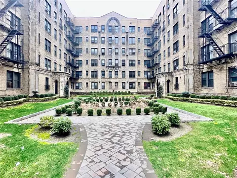2075 Wallace Ave #546, New York, NY 10462