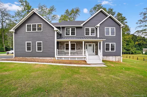 2 Merritt Ct, Mahopac, NY 10541