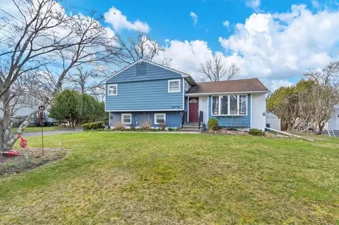 44 Renee Ln, Clarkstown, NY 10954