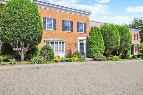 155 Field Point Rd, Greenwich, CT 06830