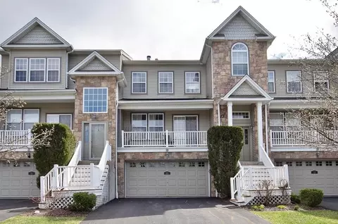 33 N River Dr, Fishkill, NY 12508