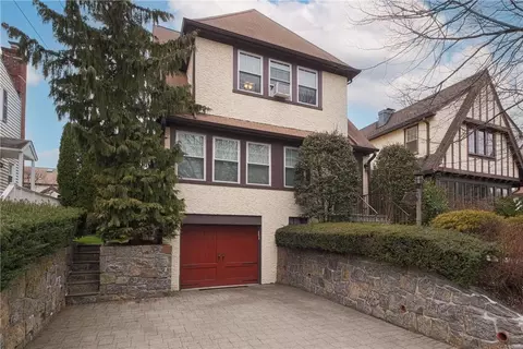 51 Archer Dr, Bronxville, NY 10708