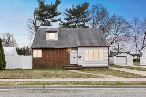 734 Winter Ave, Uniondale, NY 11553