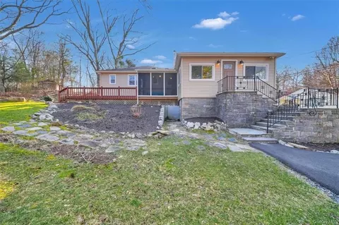 24 Grasslands Rd, Kent, NY 10512