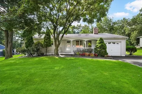 5 Richard Dr, Clarkstown, NY 10994