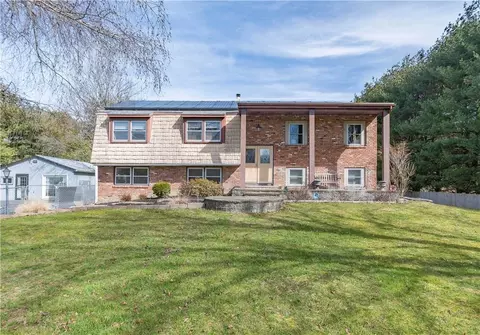 5 Lisa Dr, Lloyd, NY 12528