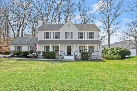 8 Donahue Ct, Cortlandt, NY 10511
