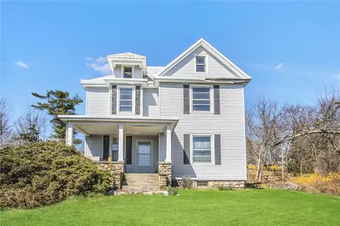 2 Rheajack Dr, Stony Point, NY 10980