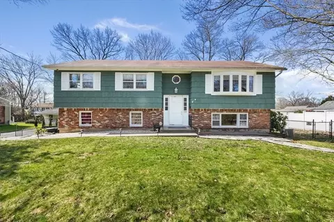 171 Schweizer Ln, Clarkstown, NY 10954