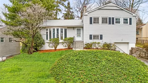 6 Kenneth Rd, Greenburgh, NY 10530