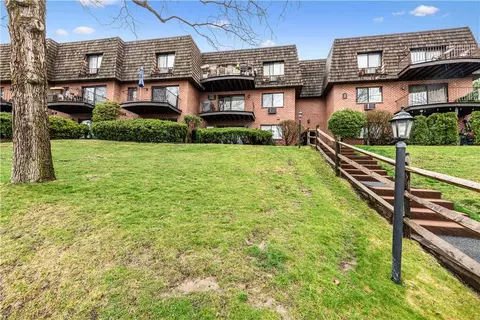 2 Briarcliff Dr S #2, Ossining, NY 10562