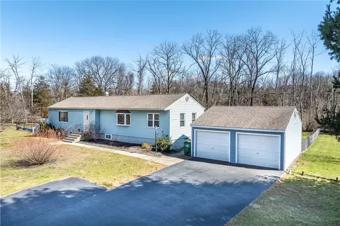 6 Barrett Dr, East Fishkill, NY 12533