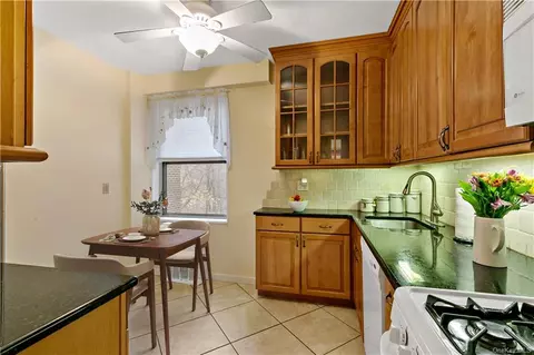 281 Garth Rd #C3G, Scarsdale, NY 10583