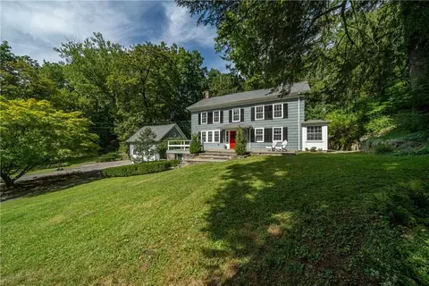 275 Quaker Rd, New Castle, NY 10514