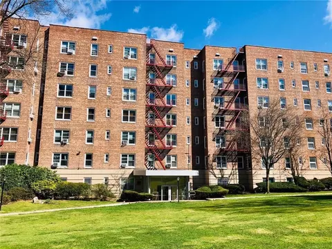1300 Midland Ave #B-65, Yonkers, NY 10704