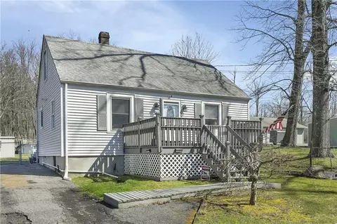 18 Edgewood Ter, Newburgh, NY 12550