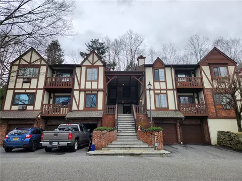 69 Foxwood Cir, Mount Kisco, NY 10549